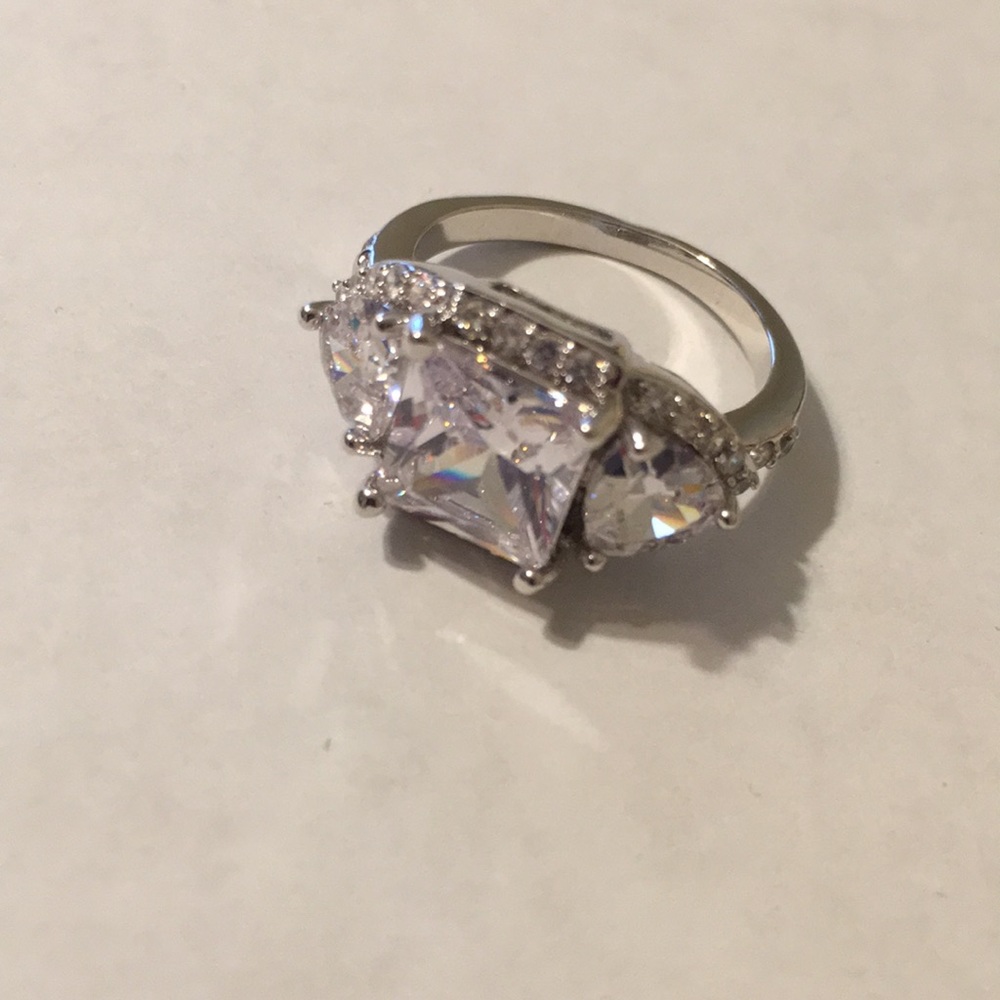 NWOT Costume Jewelry Size 7 Ring